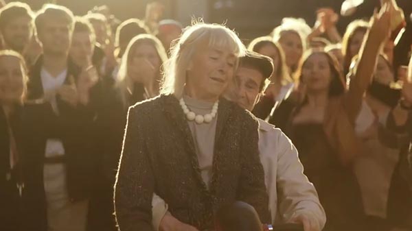 Avicii-Waiting For Love