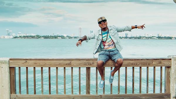 Ricardo Drue - 'Holding On